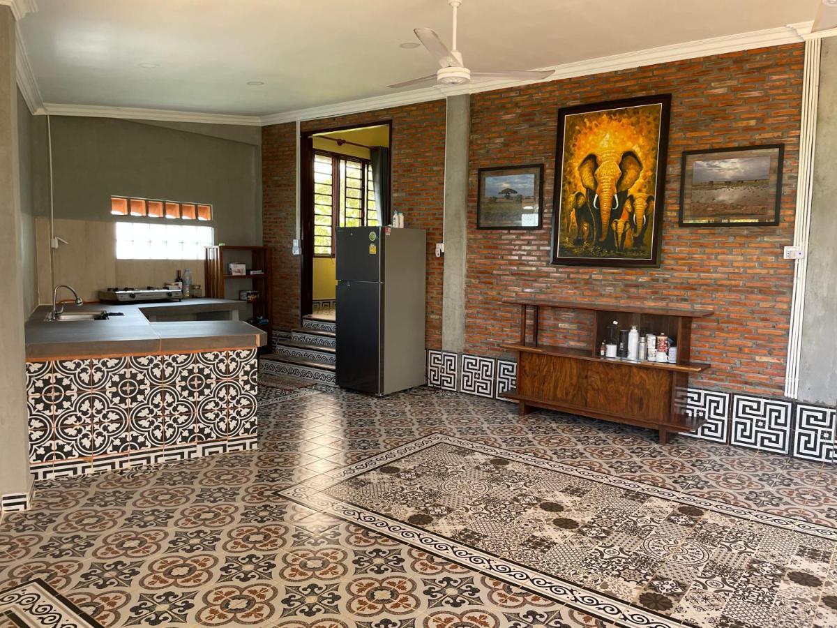Silk Island Homestay Phnom Penh Exterior photo
