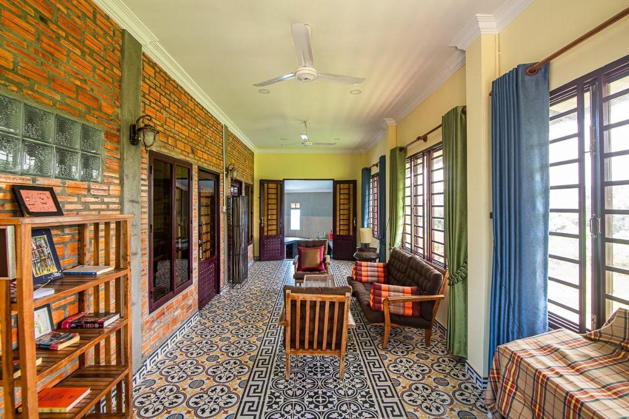 Silk Island Homestay Phnom Penh Exterior photo