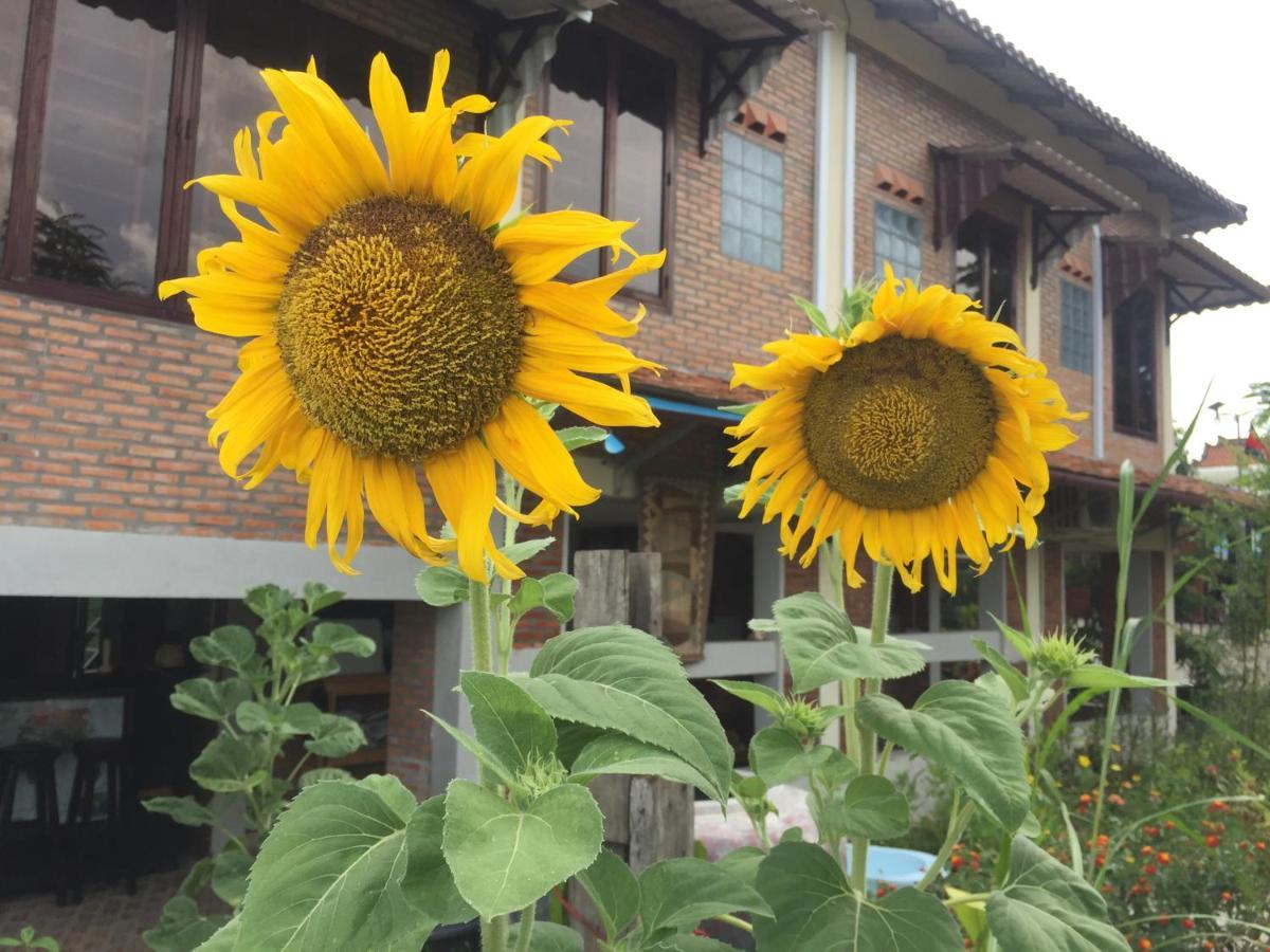 Silk Island Homestay Phnom Penh Exterior photo