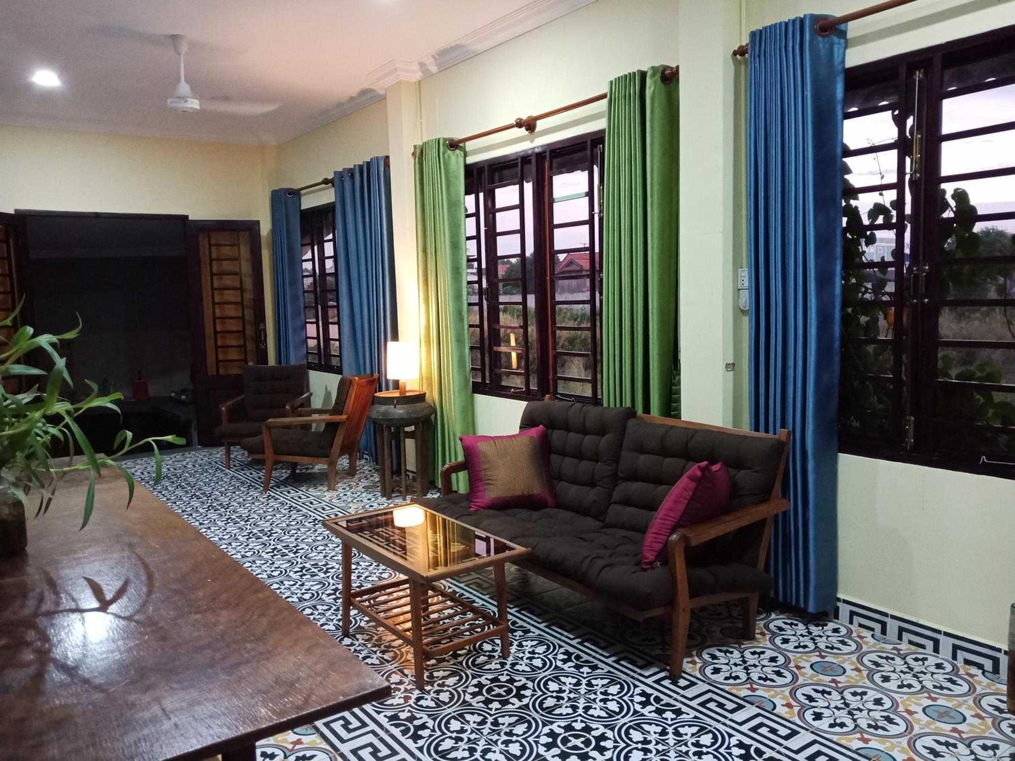 Silk Island Homestay Phnom Penh Exterior photo